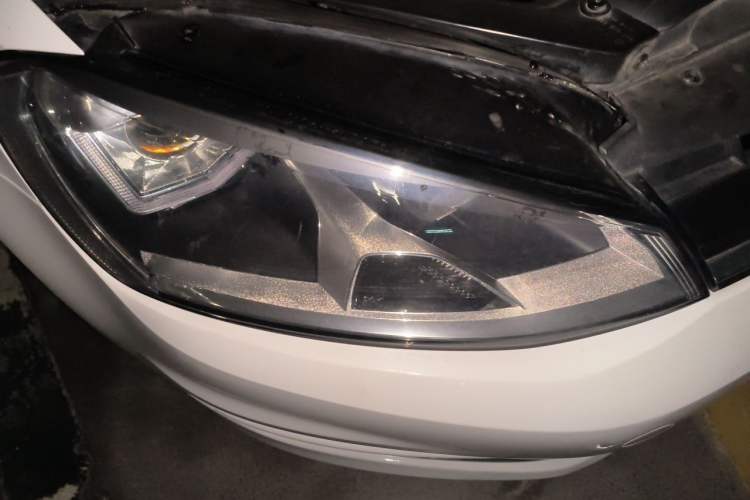 Used Volkswagen Golf 2016 230TSI Automatic Luxury Version Right Front Headlight