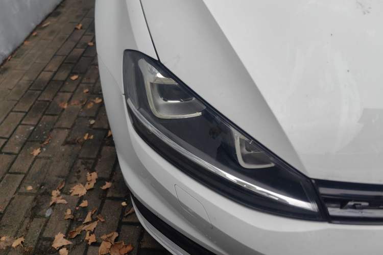 Used Volkswagen Golf 2016 1.4TSI Automatic R-Line Right Front Headlight