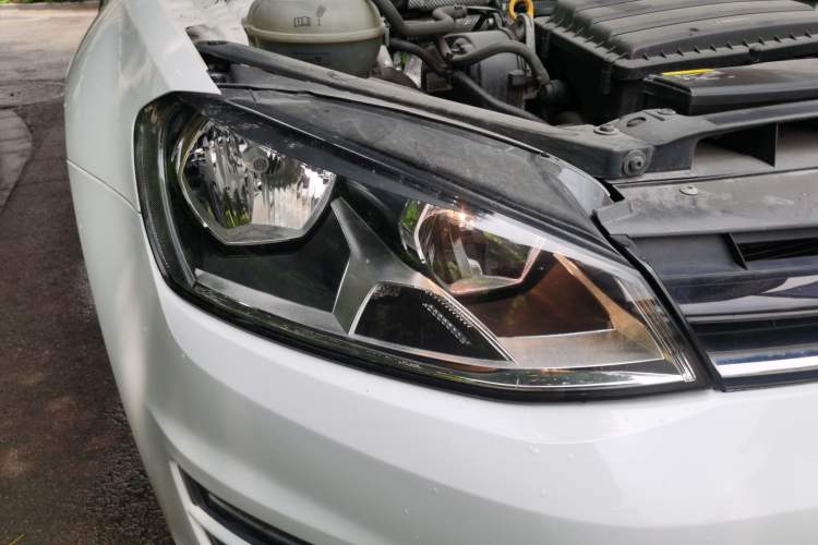 Used Volkswagen Golf 2016 1.6L Automatic Comfort Model Right Front Headlight