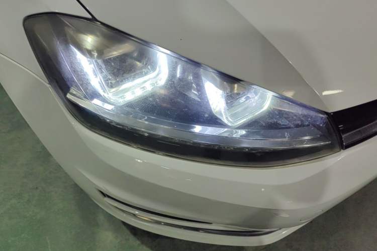 Used Volkswagen Golf 2016 230TSI Automatic Comfort Version Right Front Headlight