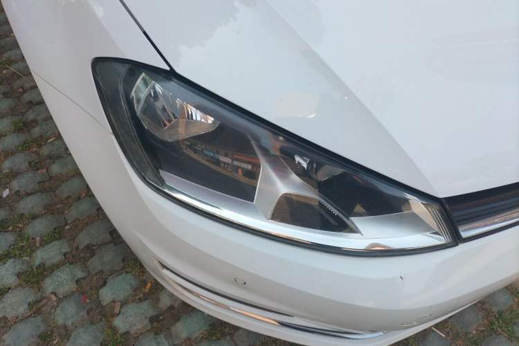 Used Volkswagen Golf 2016 230TSI Automatic Comfort Version Right Front Headlight