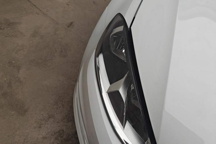 Used Volkswagen Golf 2016 230TSI Automatic Luxury Version Right Front Headlight