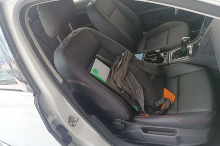 Used Volkswagen Golf 2016 1.6L Automatic Fashion Model Right Front Seat