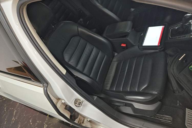 Used Volkswagen Golf 2016 230TSI Automatic Luxury Version Right Front Seat