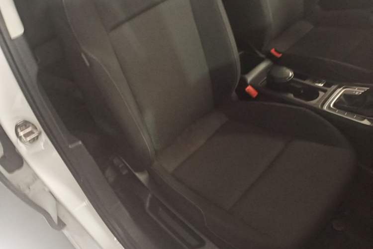 Used Volkswagen Golf 2016 1.6L Automatic Fashion Model Right Front Seat