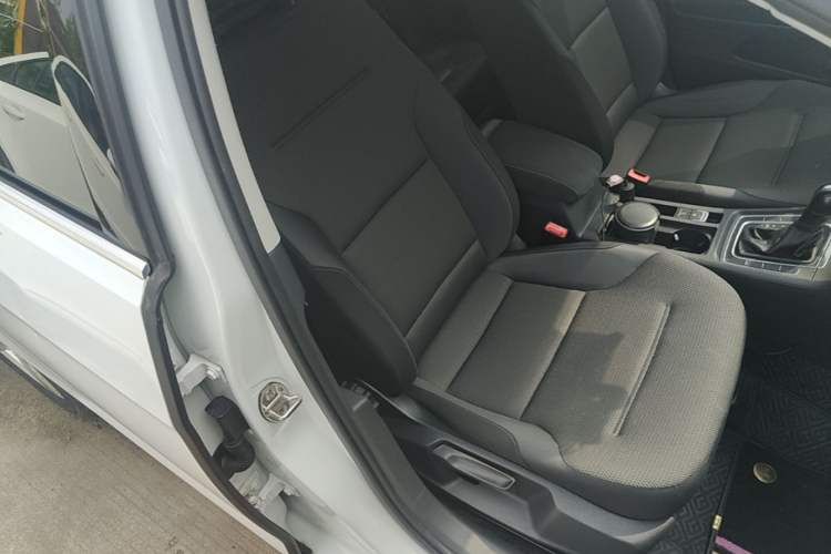 Used Volkswagen Golf 2016 230TSI Automatic Comfort Version Right Front Seat