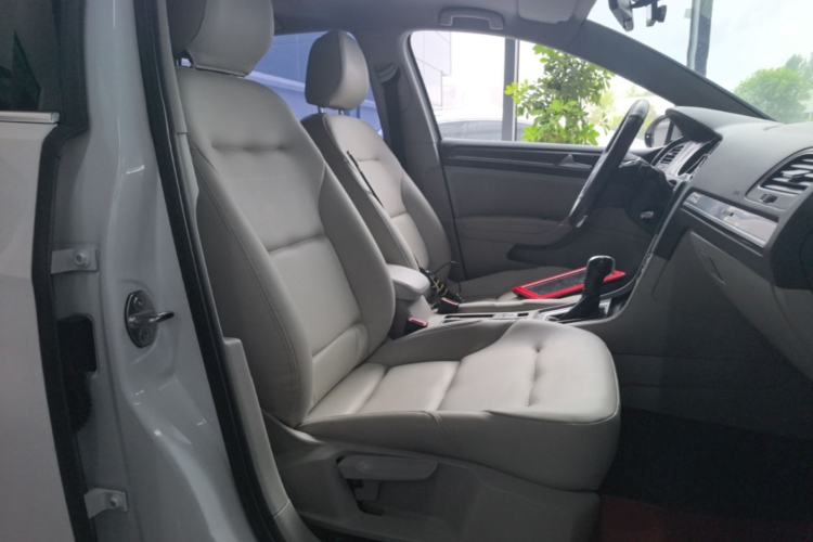 Used Volkswagen Golf 2016 1.6L Automatic Comfort Model Right Front Seat