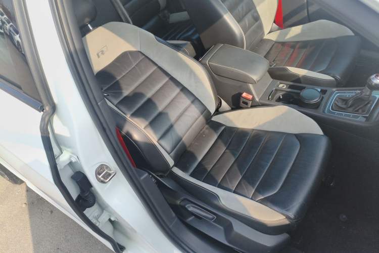 Used Volkswagen Golf 2016 1.4TSI Automatic R-Line Right Front Seat