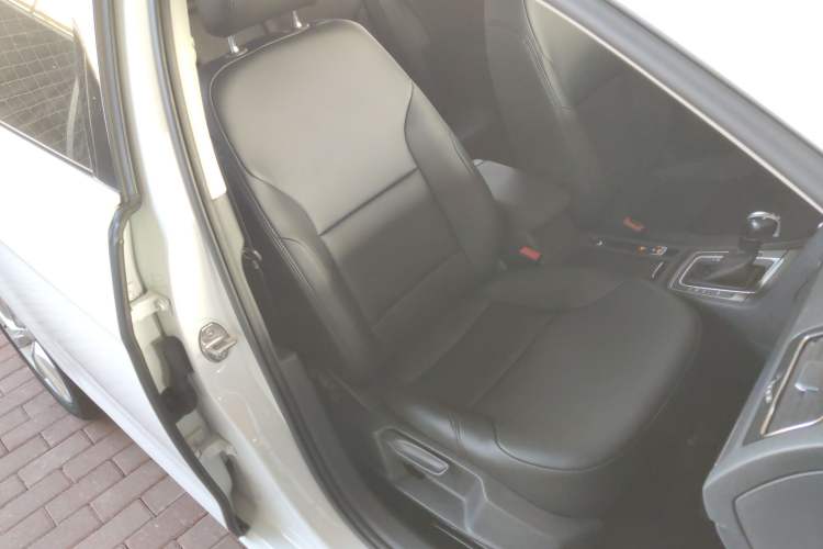 Used Volkswagen Golf 2016 230TSI Automatic Comfort Version Right Front Seat
