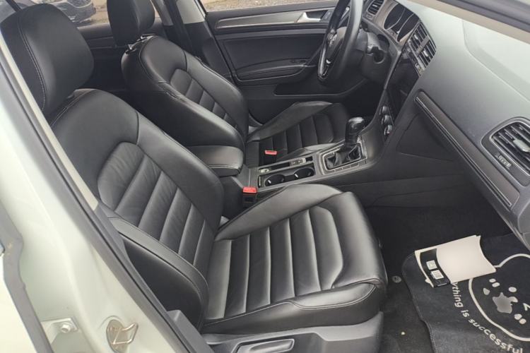 Used Volkswagen Golf 2016 230TSI Automatic Luxury Version Right Front Seat