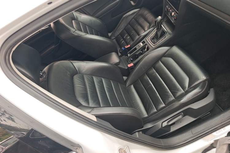 Used Volkswagen Golf 2016 230TSI Automatic Luxury Version Right Front Seat