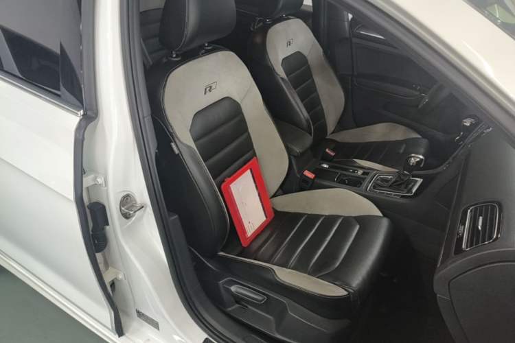 Used Volkswagen Golf 2016 1.4TSI Automatic R-Line Right Front Seat