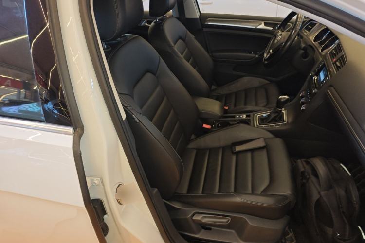 Used Volkswagen Golf 2016 230TSI Automatic Luxury Version Right Front Seat