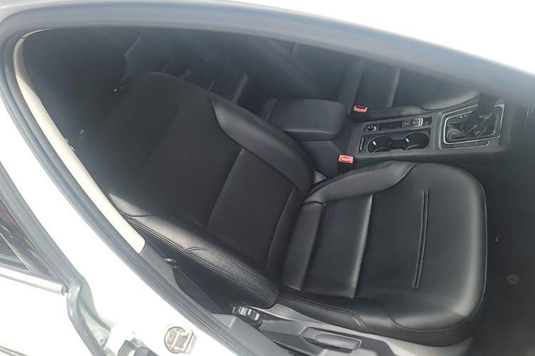 Used Volkswagen Golf 2016 230TSI Automatic Comfort Version Right Front Seat