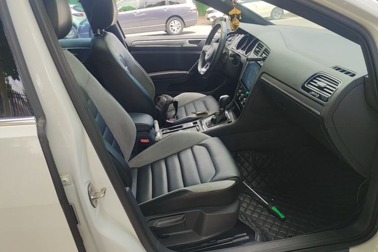 Used Volkswagen Golf 2016 1.4TSI Automatic R-Line Right Front Seat
