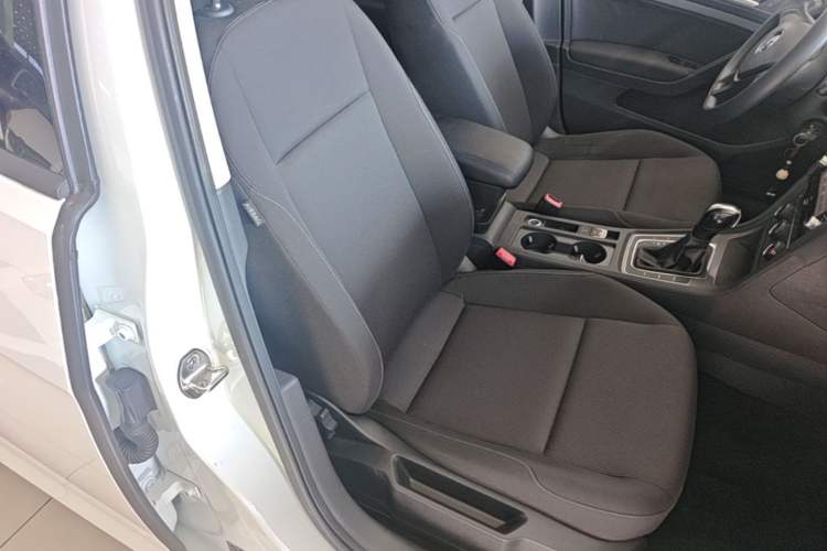 Used Volkswagen Golf 2016 1.6L Automatic Fashion Model Right Front Seat
