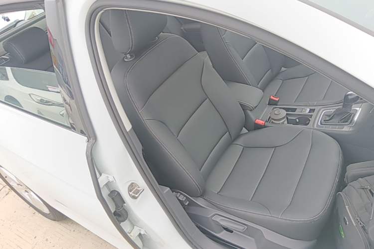 Used Volkswagen Golf 2016 230TSI Automatic Comfort Version Right Front Seat