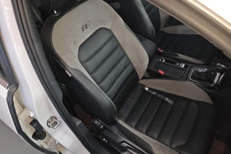 Used Volkswagen Golf 2016 1.4TSI Automatic R-Line Right Front Seat