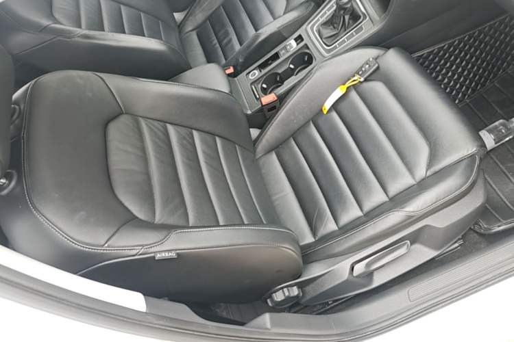 Used Volkswagen Golf 2016 230TSI Automatic Luxury Version Right Front Seat