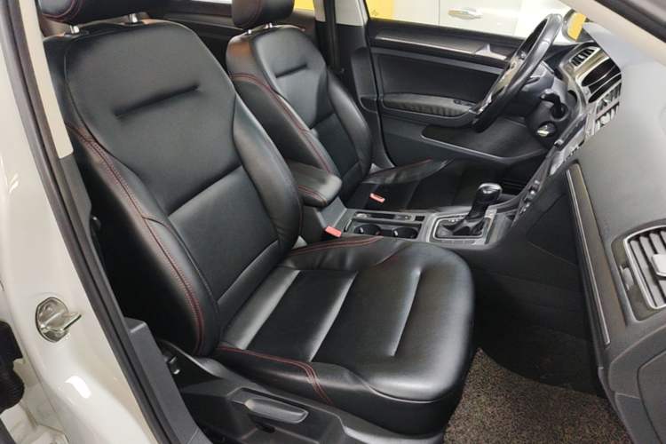 Used Volkswagen Golf 2016 1.6L Automatic Comfort Model Right Front Seat
