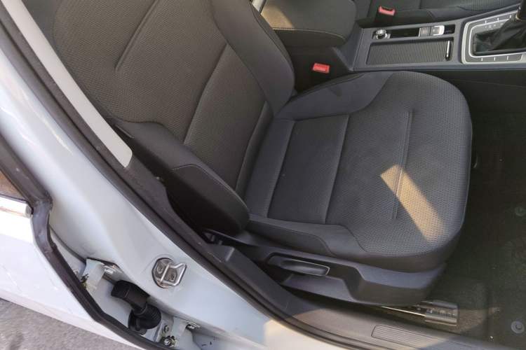 Used Volkswagen Golf 2016 1.6L Automatic Comfort Model Right Front Seat