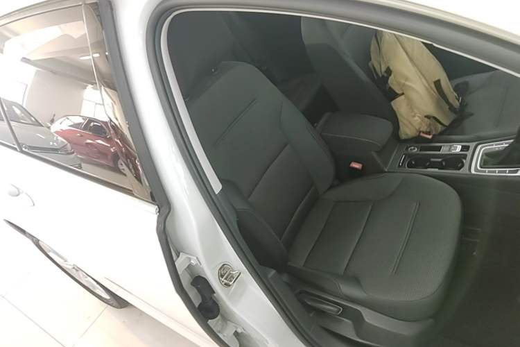 Used Volkswagen Golf 2016 1.6L Automatic Comfort Model Right Front Seat