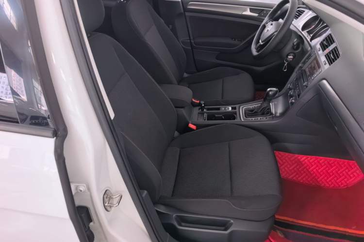 Used Volkswagen Golf 2016 1.6L Automatic Fashion Model Right Front Seat