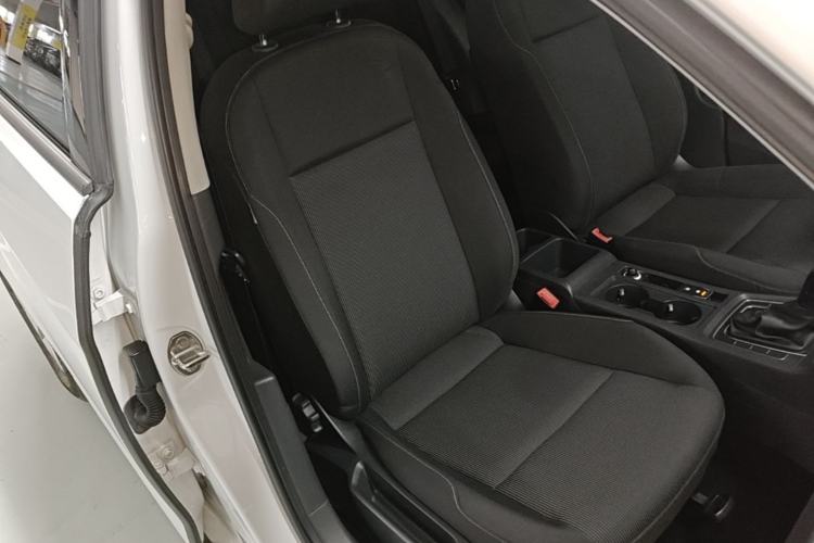 Used Volkswagen Golf 2016 1.6L Automatic Fashion Model Right Front Seat