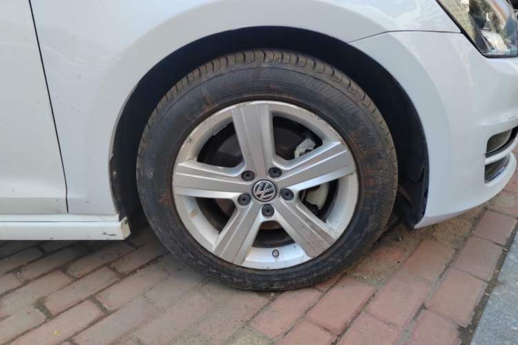 Used Volkswagen Golf 2016 1.6L Automatic Comfort Model Right Front Wheel Hub