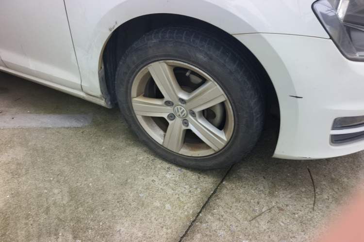 Used Volkswagen Golf 2016 1.6L Automatic Comfort Model Right Front Wheel Hub