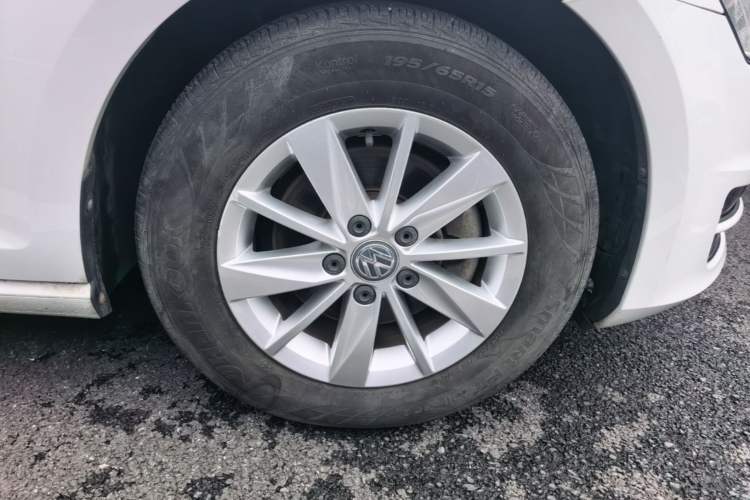 Used Volkswagen Golf 2016 1.6L Manual Fashion Edition Right Front Wheel Hub