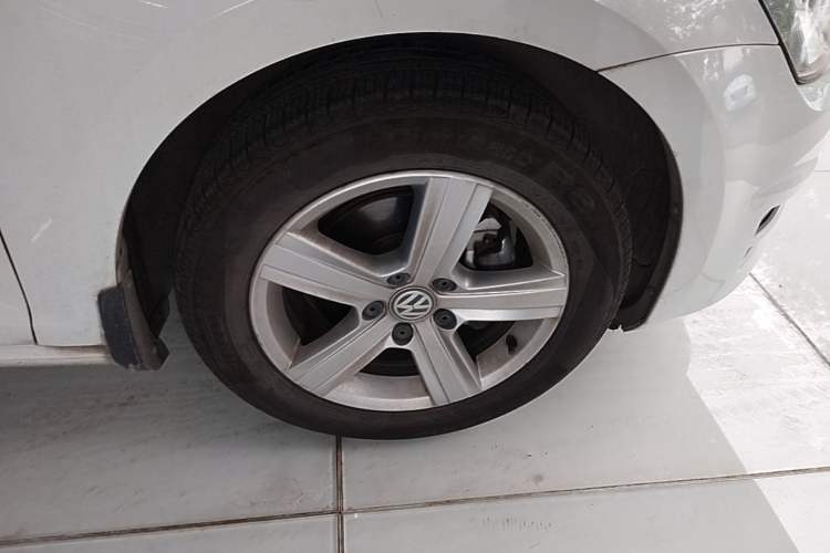 Used Volkswagen Golf 2016 1.6L Automatic Comfort Model Right Front Wheel Hub