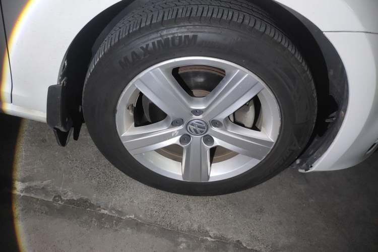 Used Volkswagen Golf 2016 230TSI Automatic Comfort Version Right Front Wheel Hub