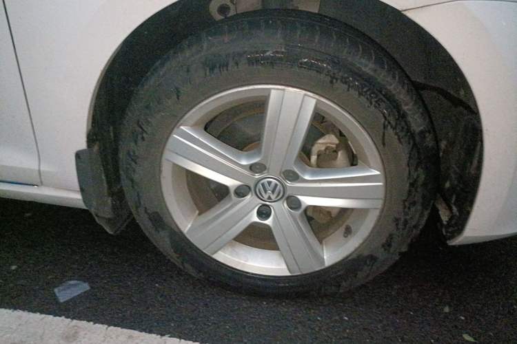 Used Volkswagen Golf 2016 230TSI Automatic Comfort Version Right Front Wheel Hub