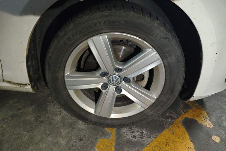 Used Volkswagen Golf 2016 230TSI Automatic Comfort Version Right Front Wheel Hub