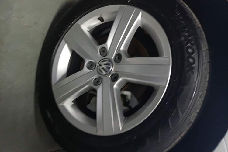 Used Volkswagen Golf 2016 230TSI Automatic Comfort Version Right Front Wheel Hub