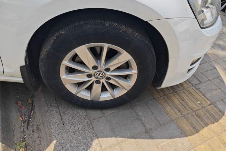 Used Volkswagen Golf 2016 1.6L Manual Fashion Edition Right Front Wheel Hub