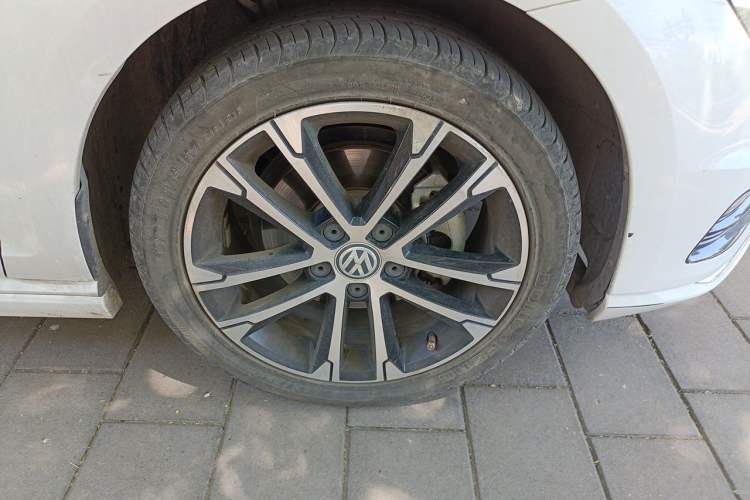 Used Volkswagen Golf 2016 1.4TSI Automatic R-Line Right Front Wheel Hub