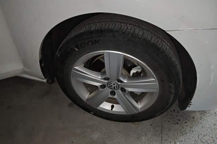 Used Volkswagen Golf 2016 1.6L Automatic Comfort Model Right Front Wheel Hub