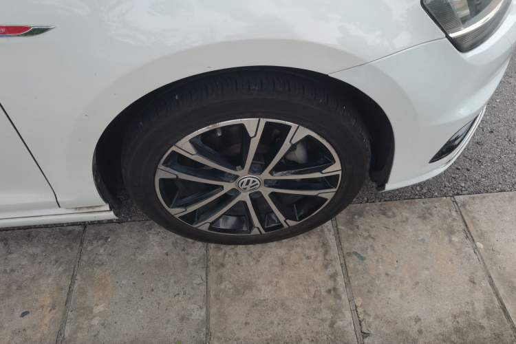 Used Volkswagen Golf 2016 1.4TSI Automatic R-Line Right Front Wheel Hub