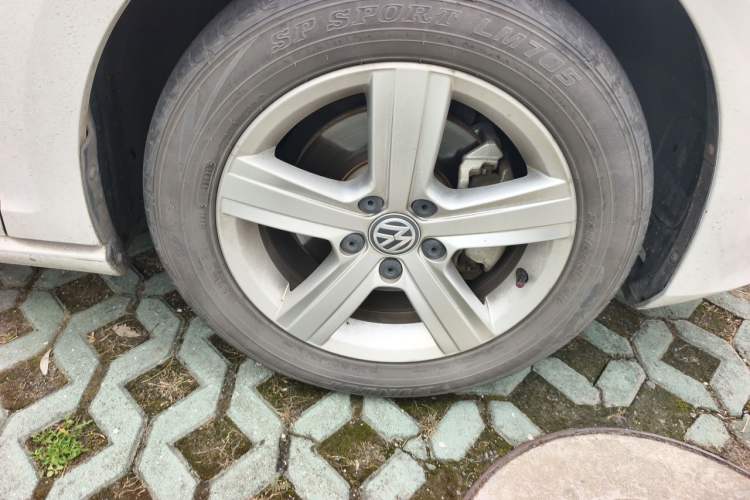 Used Volkswagen Golf 2016 1.6L Automatic Comfort Model Right Front Wheel Hub