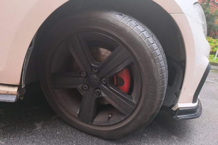 Used Volkswagen Golf 2016 1.6L Automatic Comfort Model Right Front Wheel Hub