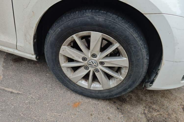 Used Volkswagen Golf 2016 1.6L Automatic Fashion Model Right Front Wheel Hub