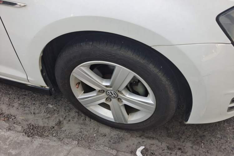 Used Volkswagen Golf 2016 230TSI Automatic Comfort Version Right Front Wheel Hub