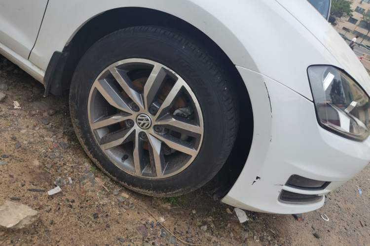 Used Volkswagen Golf 2016 230TSI Automatic Luxury Version Right Front Wheel Hub