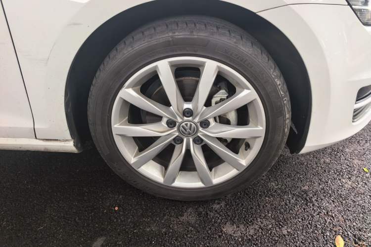 Used Volkswagen Golf 2016 280TSI Automatic Flagship Model Right Front Wheel Hub