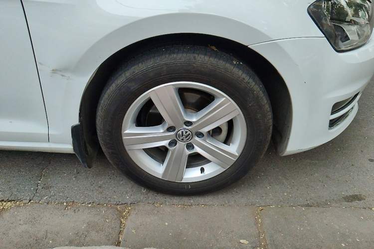 Used Volkswagen Golf 2016 1.6L Automatic Comfort Model Right Front Wheel Hub