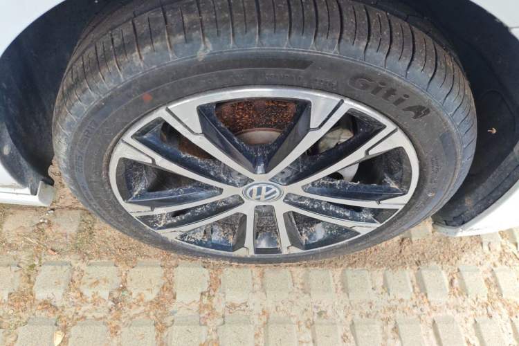 Used Volkswagen Golf 2016 1.4TSI Automatic R-Line Right Front Wheel Hub