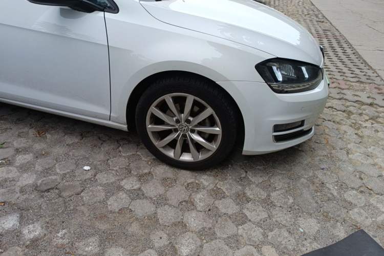 Used Volkswagen Golf 2016 230TSI Automatic Comfort Version Right Front Wheel Hub