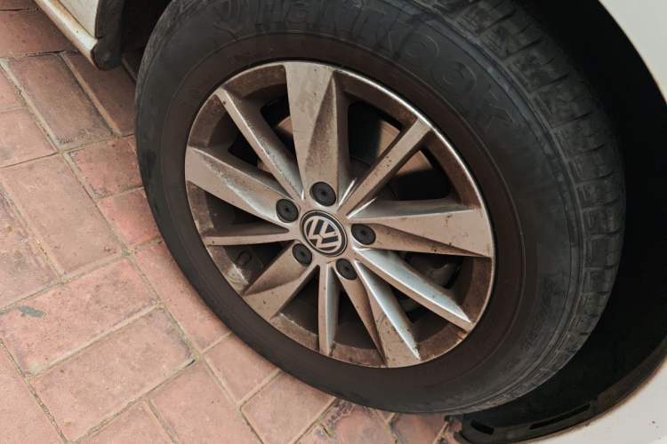 Used Volkswagen Golf 2016 1.6L Manual Fashion Edition Right Front Wheel Hub